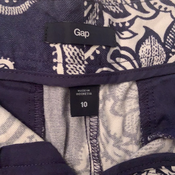 Size 10 women’s Gap shorts - Picture 3 of 5